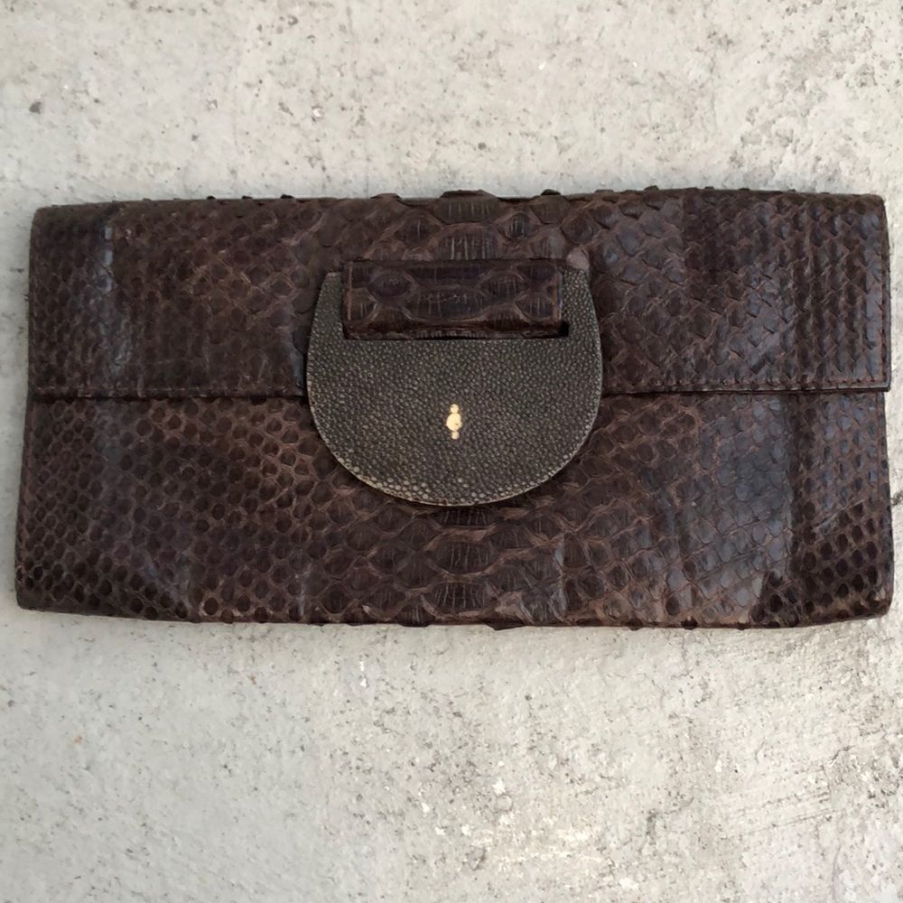R & Y augousti clutch